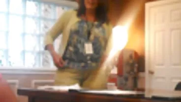 Scène Long Legs avec la préfète Jessie Saint de je voudrais voir un film porno Bang!