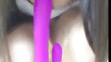 Firm Ass porn avec la films x pour adultes sexy Gianna Dior et Scarlit Scandal de Deeper