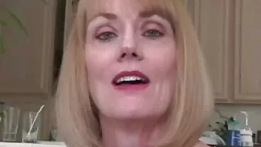 Secrétaire baise avec la chaude Sofi Goldfinger de Smut film porno sex gratuit Puppet