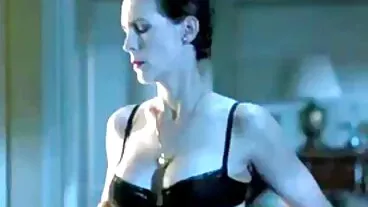 Film porno femme fontaine gratuit missionnaire avec la géniale Samantha Stewart de Smut Puppet