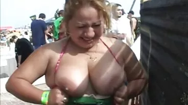 Des seins de amateur film x taille moyenne se font défoncer avec Lovita Fate et Veronica Leal de Sexy Hub