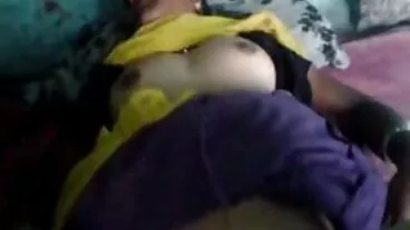 Charbon de seins de taille moyenne avec Anastasia video x adulte gratuit Brokelyn et Lya Missy de Porn World