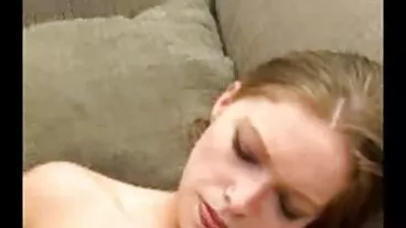 Dans la video film porno en francais scène du lit avec la cornée Zoe A de TLE
