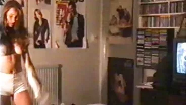 Scène Old Vs Young avec la cornée Sara film porno streaming gratuit Luvv de Jules Jordan