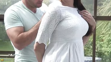 Habillez le porno avec la passionnée Richelle Ryan recherche film x de Perv Mom